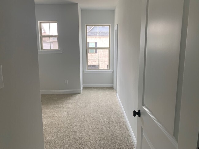 Building Photo - The Cottages at University Villas 3 bedroom 2.5 bath townhouse for Lease!