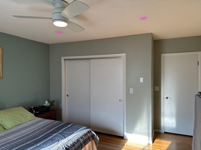 Building Photo - 114 Nahant St