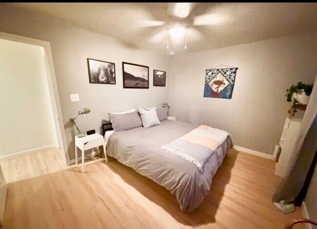 Building Photo - Coming soon! 06-15-26 Newly Remodeled Furnished Oceanside Retreat with Green Space Views 3 bedroo...