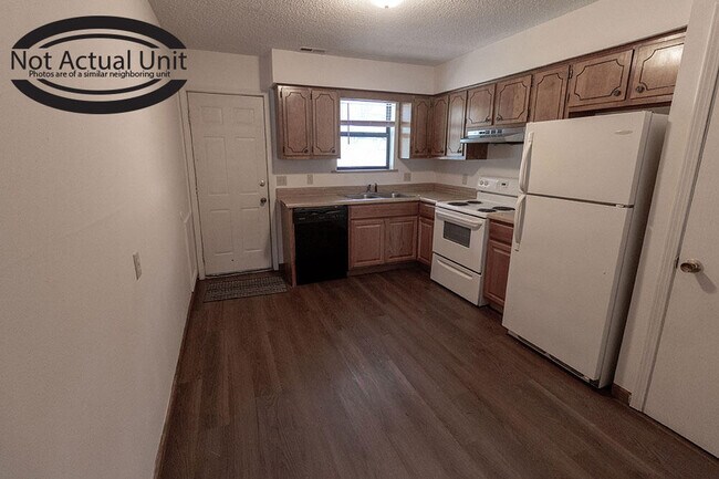 Building Photo - 420 NE Park Ln