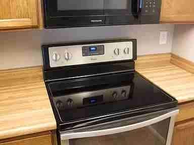 Building Photo - 1600 Eastridge Dr