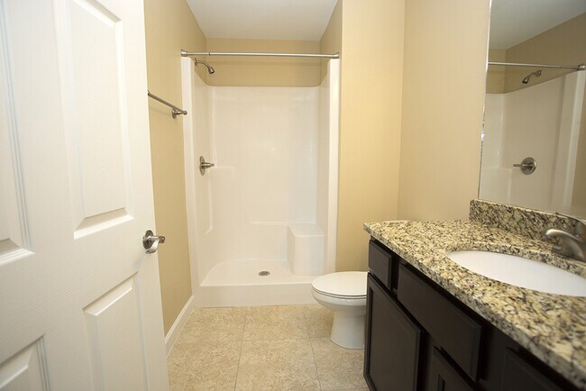 Building Photo - Beautiful Two Bedroom Apartment in Fort Walton Beach!