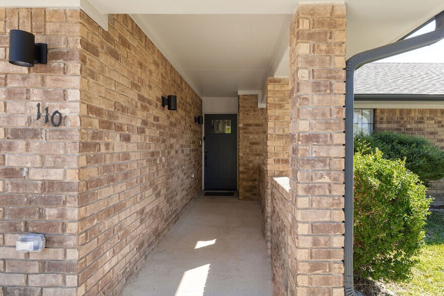 Building Photo - 110 Forest Cir