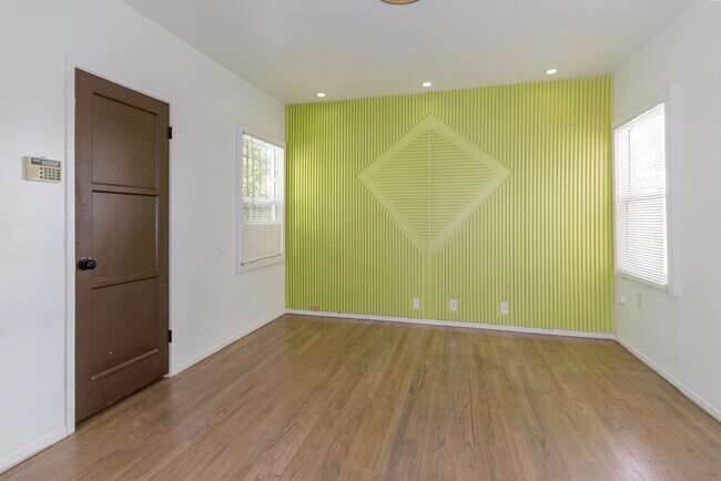 Building Photo - 3940 Hubert Ave