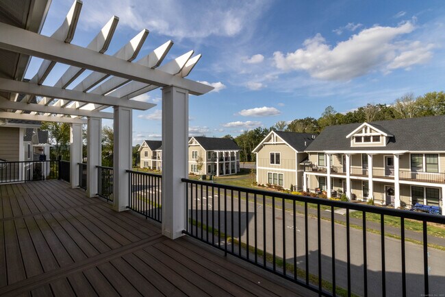 Building Photo - 502 Edgewater Cir