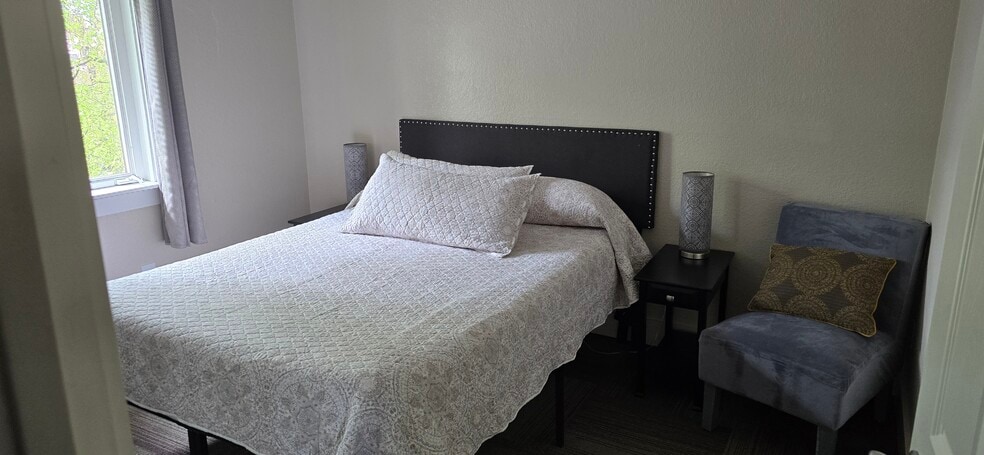 Building Photo - 1208 Denali St