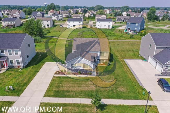 Building Photo - Immaculate Upgraded 3-Bed / 2-Bath Home in...