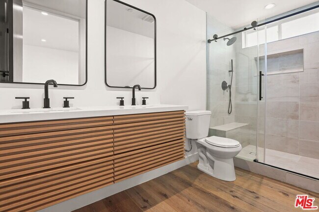 Building Photo - 1520 Magnolia Ave