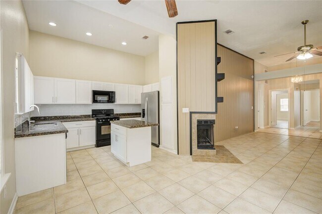 Building Photo - 5006 Westfield Village Dr
