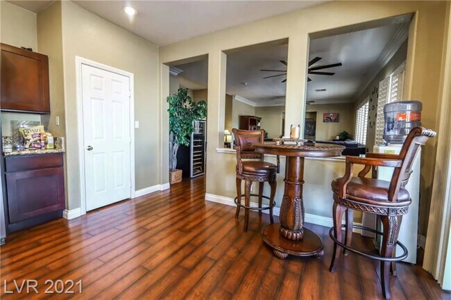 Building Photo - 2521 Stanwood Ave