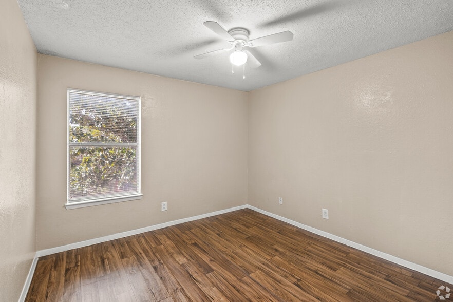 Building Photo - 3240 Bonnie Dr