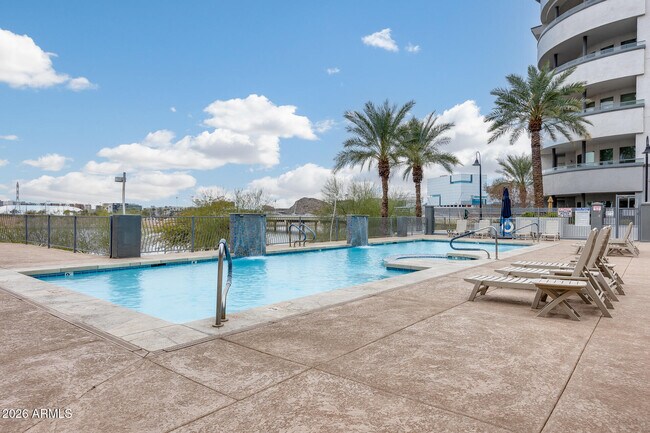 Building Photo - 945 E Playa Del Norte Dr