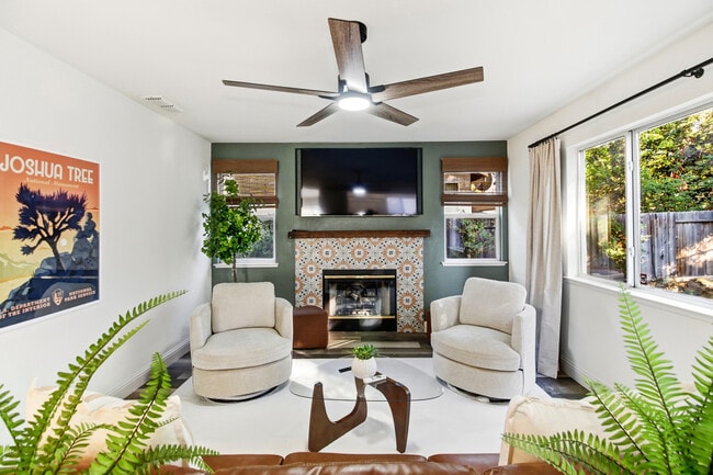 Building Photo - 2559 Du Bois Dr