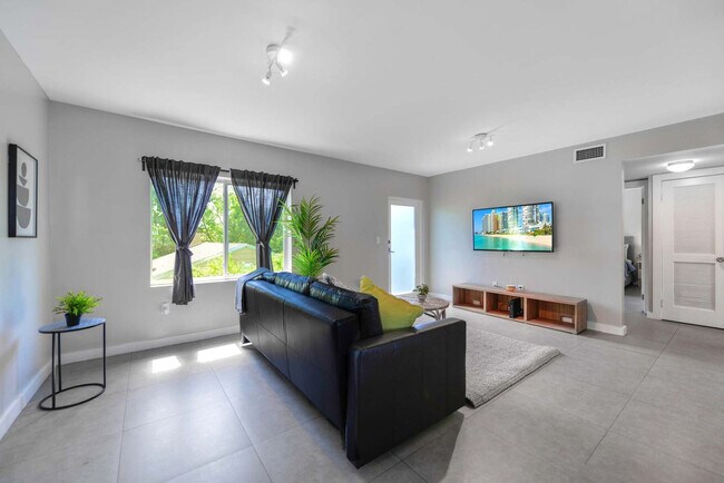 Building Photo - 437 NE 69th St