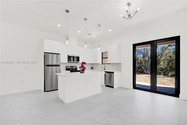 Building Photo - 68 Organ St