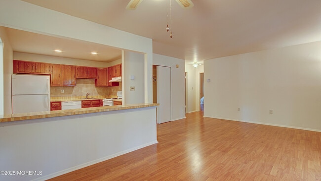Building Photo - 138 Amberly Dr
