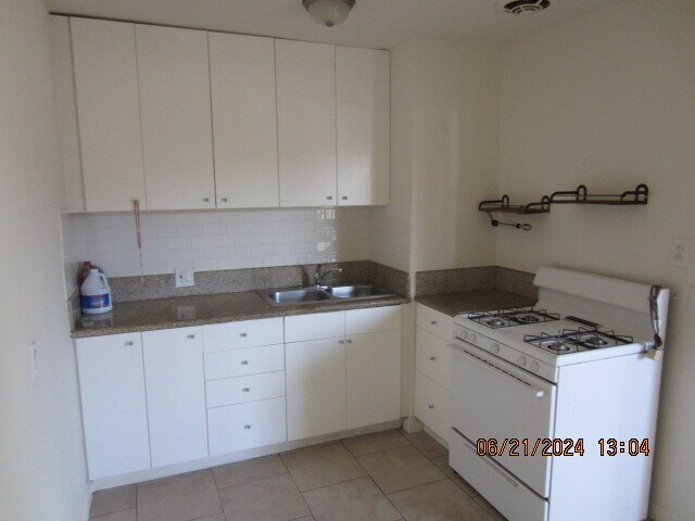 Building Photo - 14839 Blythe St
