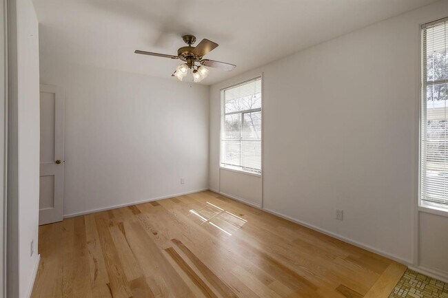 Building Photo - 1515 Corona Dr