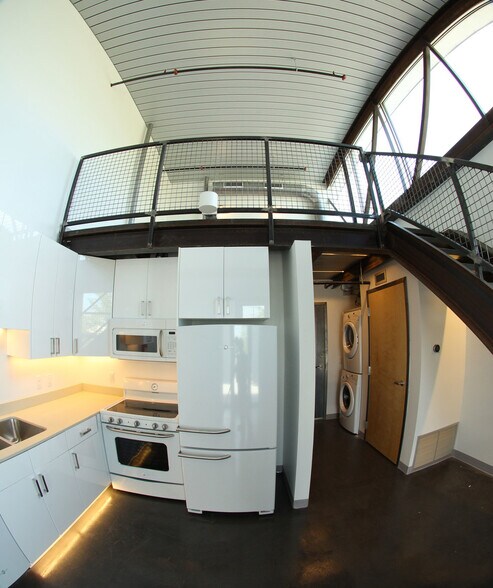 Building Photo - 504 E Butler Ct