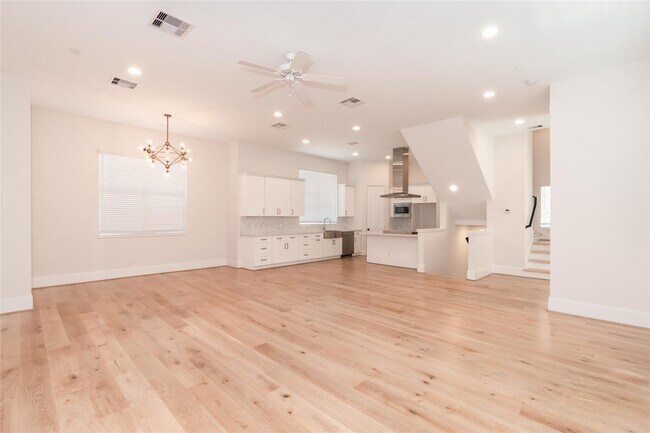 Building Photo - 3821 N Braeswood Blvd