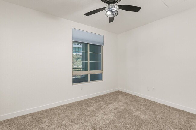 Building Photo - "Spacious, Sophisticated, Modern 3BR, 2BA Condo in the heart of downtown