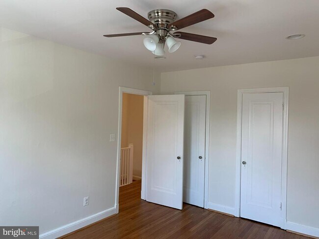 Building Photo - 1326 Holbrook St NE