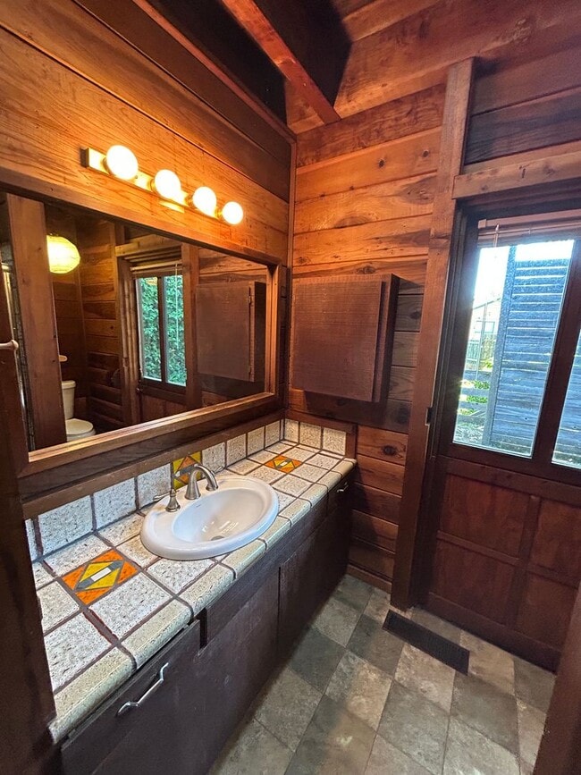 Building Photo - 3BR/ 2BA CARMEL VALLEY RETREAT