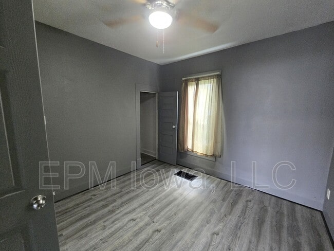 Building Photo - 709 Kern St