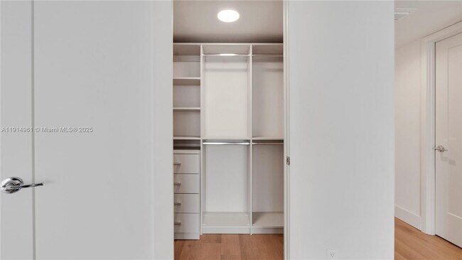 Building Photo - 555 NE 34th St