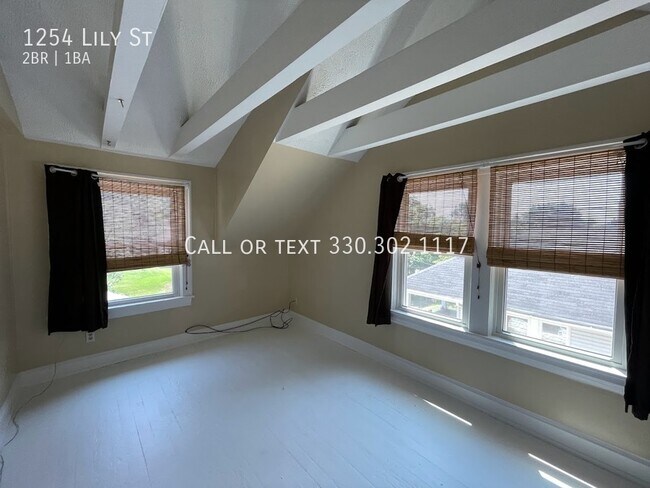 Building Photo - 1254 Lily St