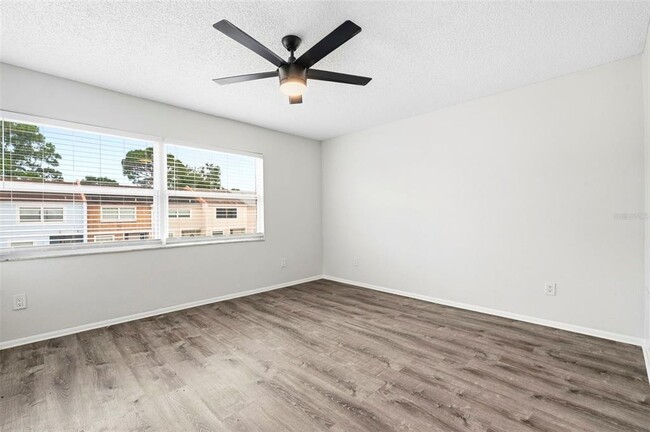 Building Photo - 2871 S Pines Dr