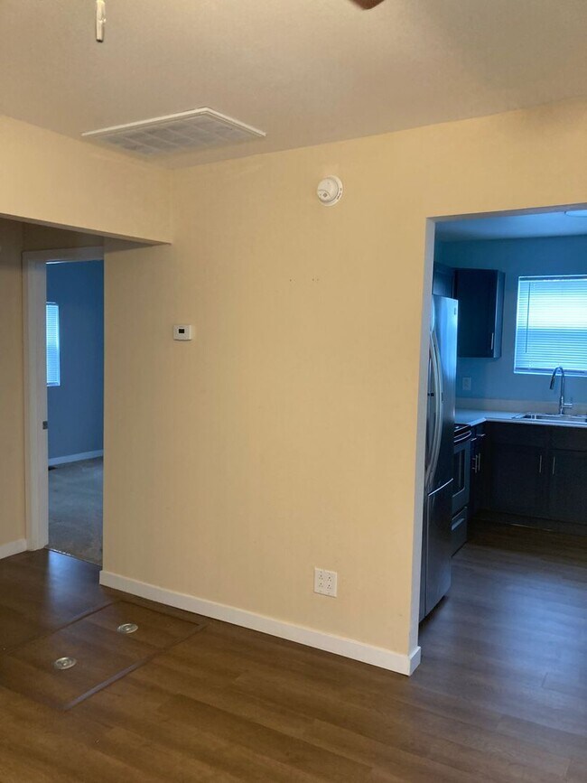 Building Photo - Newly remodeled 3 bedroom on the north sid...