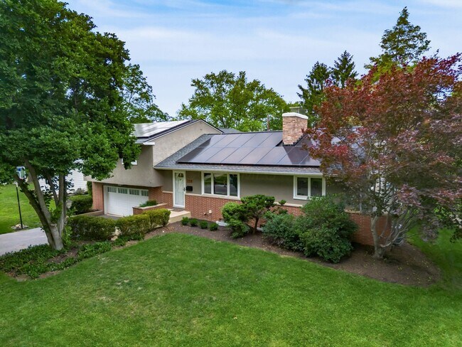 Building Photo - 258 N Sinsbury Dr