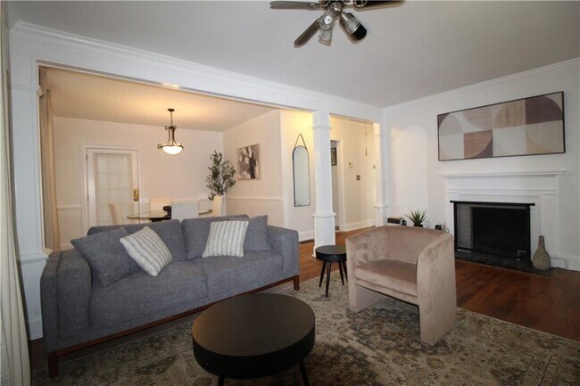 Building Photo - 936 East Lake Dr