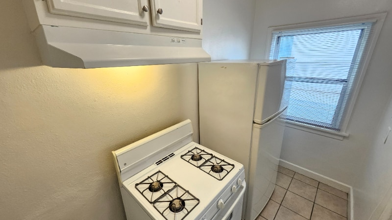 Building Photo - 727 S Coronado St