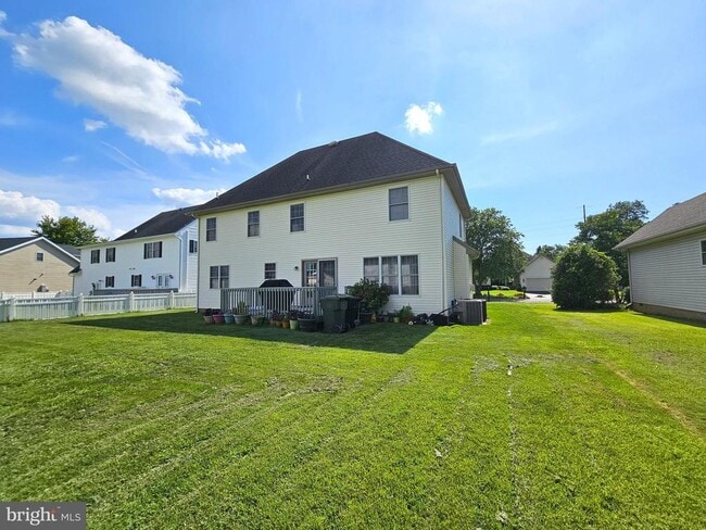 Building Photo - 28050 Cross Creek Dr