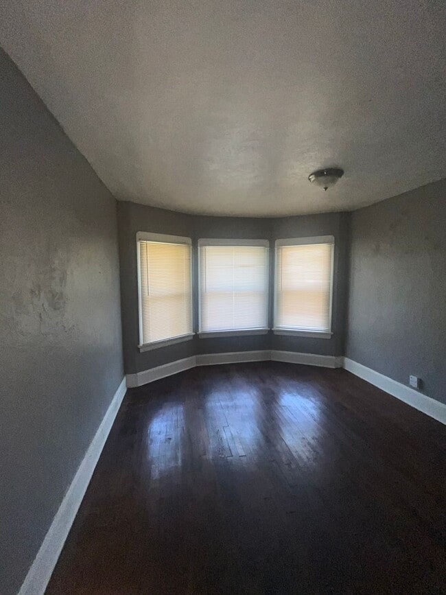 Building Photo - Section 8 Accepted! Charming 4-bedroom hom...