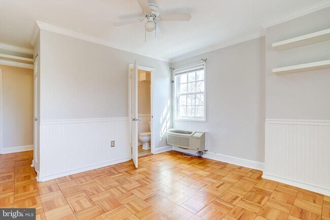 Building Photo - 1716 W Abingdon Dr