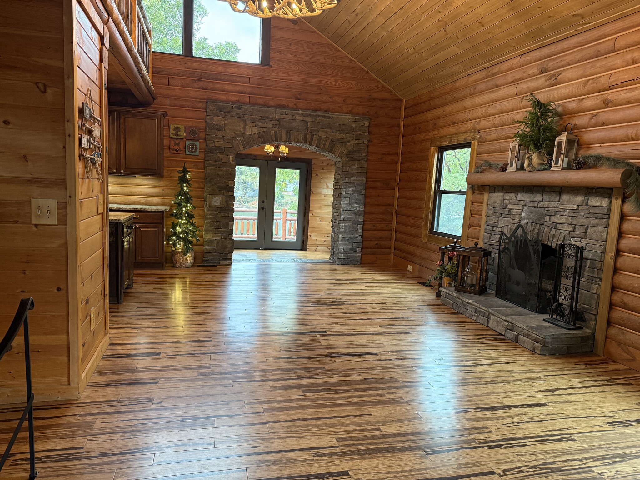 Building Photo - 1011 Lake Shore Dr