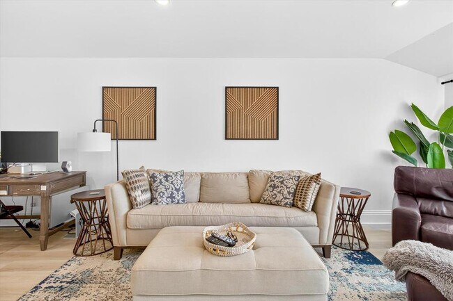 Building Photo - 29254 Bay Hollow Dr