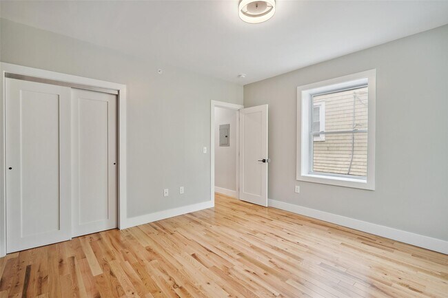 Building Photo - 405 Grand St