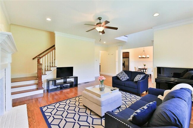 Building Photo - 2675 Rosalyn Ln
