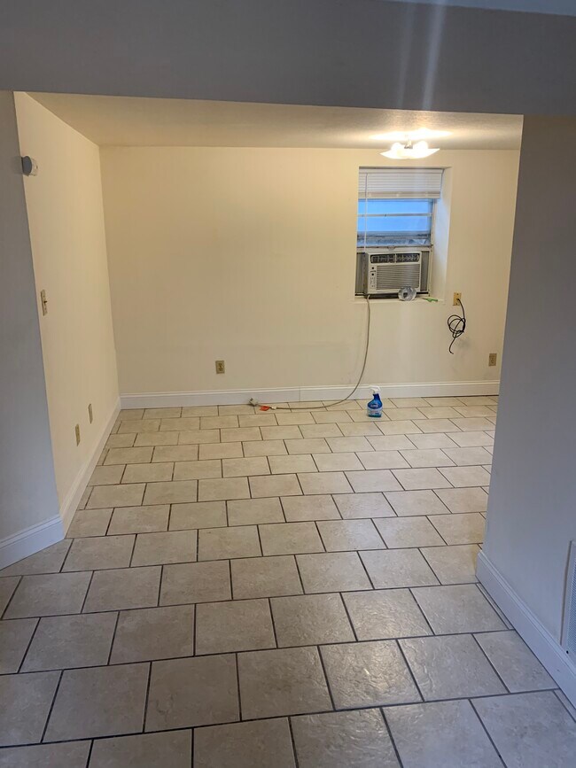 Living Room - 1206 Lakeview Ave