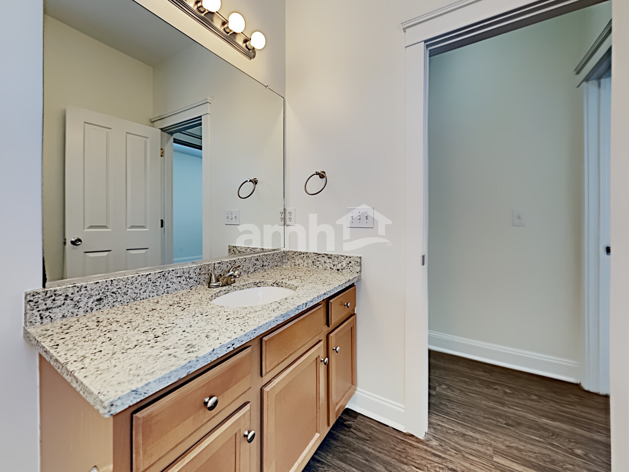 Building Photo - 206 Hydrangea St