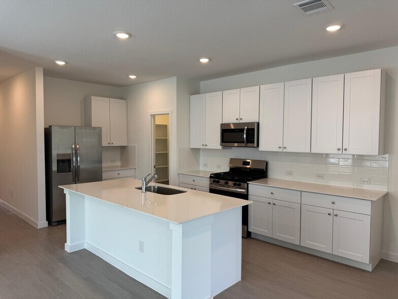 Kitchen - 10342 Bridgton Ml