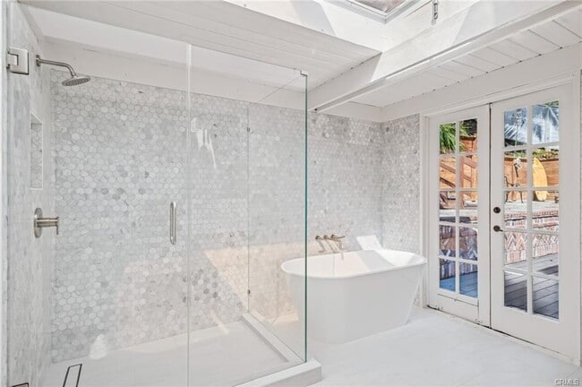 Building Photo - 1346 Cerritos Dr