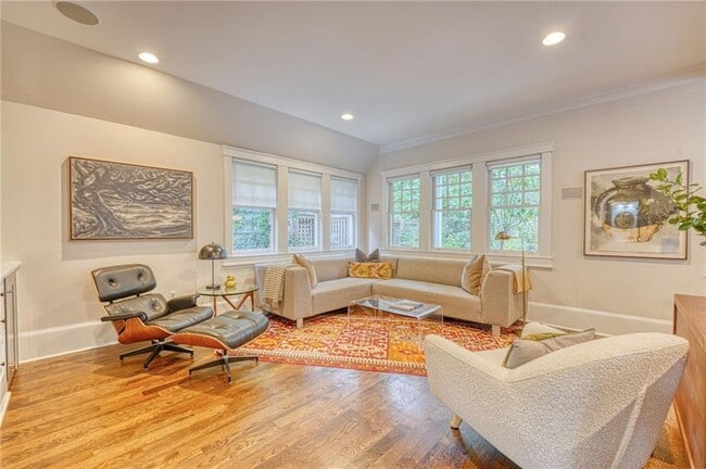 Building Photo - 997 Blue Ridge Ave NE