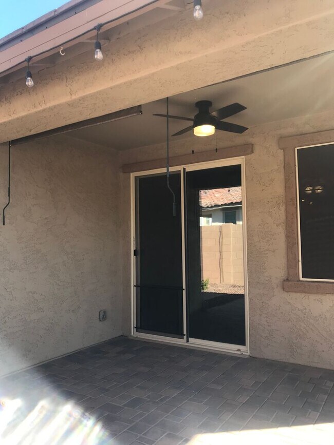 Building Photo - Beautiful Newer 3 bedroom Home Sweetwater ...