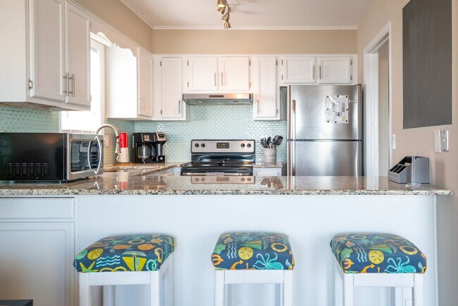 Building Photo - Seaview D @ 714 Carolina Beach Ave. N
