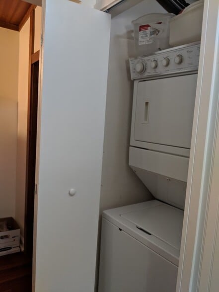 Building Photo - 1633 Leaird Dr